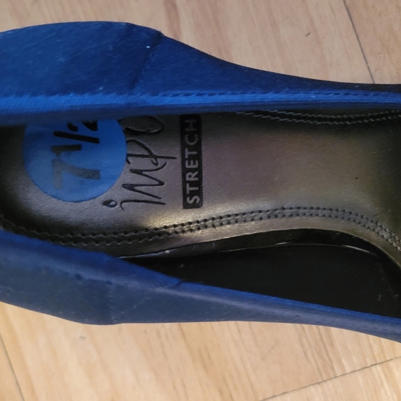 Left shoes only and sandals-amputee - Picture 7 of 9